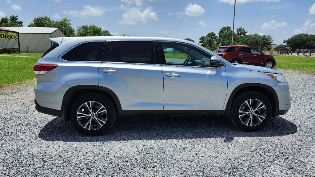 2019 Toyota Highlander Image 2