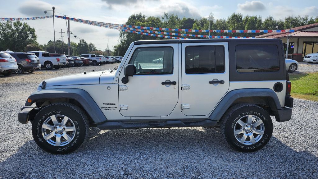 2012 Jeep Wrangler Unlimited Image 2