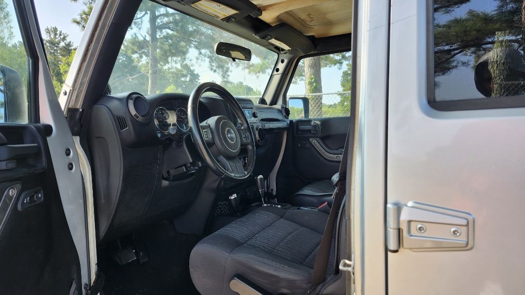 2012 Jeep Wrangler Unlimited Image 5