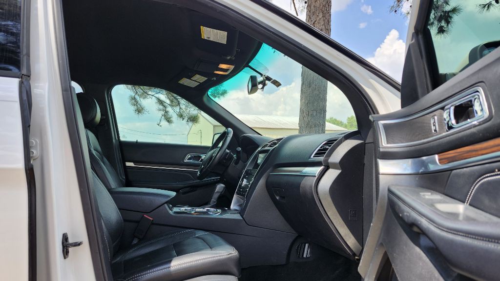 2017 Ford Explorer Image 8