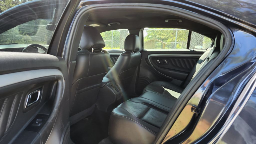 2017 Ford Taurus Image 6
