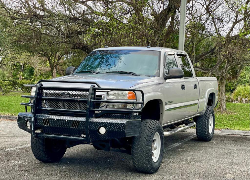 2005 GMC Sierra 2500 Image 4