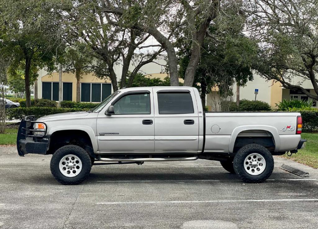 2005 GMC Sierra 2500 Image 10