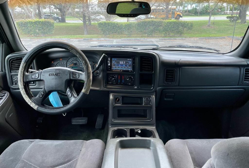2005 GMC Sierra 2500 Image 13