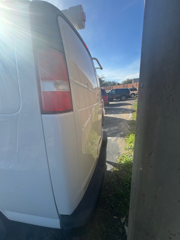 2017 Chevrolet Express Image 6