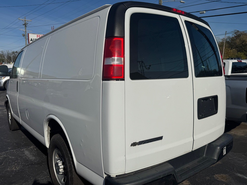 2021 Chevrolet Express Image 4