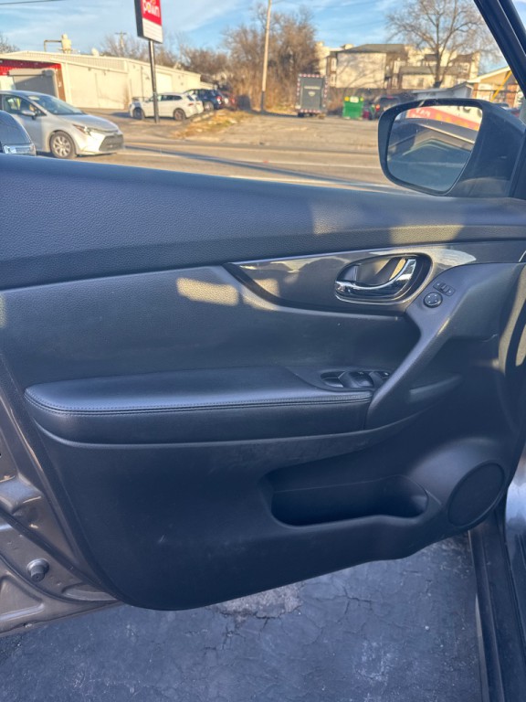 2018 Nissan Rogue Image 11