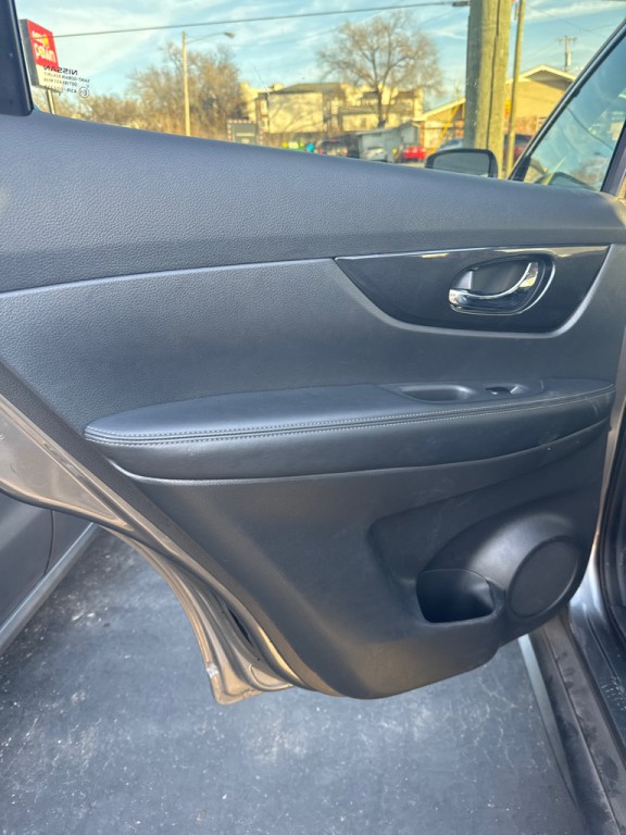 2018 Nissan Rogue Image 15