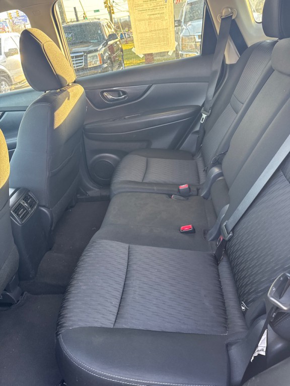 2018 Nissan Rogue Image 16