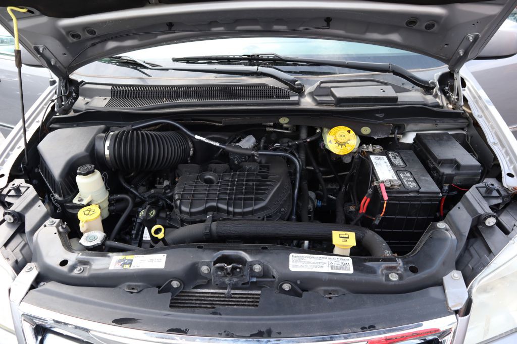 2014 Chrysler Town & Country Image 10