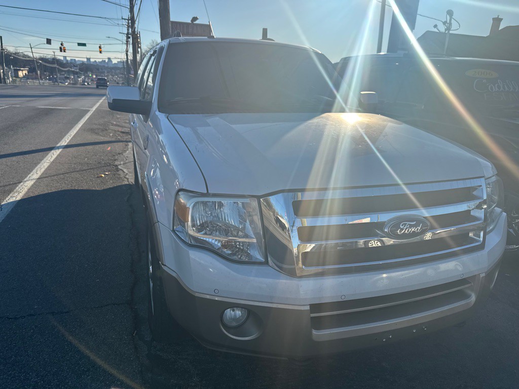 2012 Ford Expedition Image 2