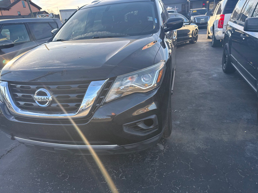 2017 Nissan Pathfinder Image 2