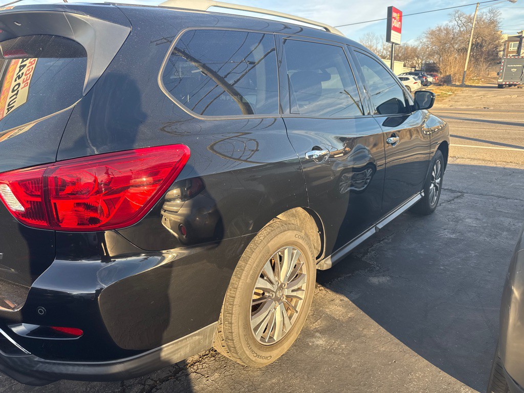 2017 Nissan Pathfinder Image 8