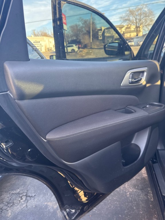 2017 Nissan Pathfinder Image 14