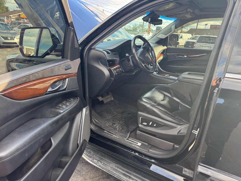 2019 Cadillac Escalade Image 10