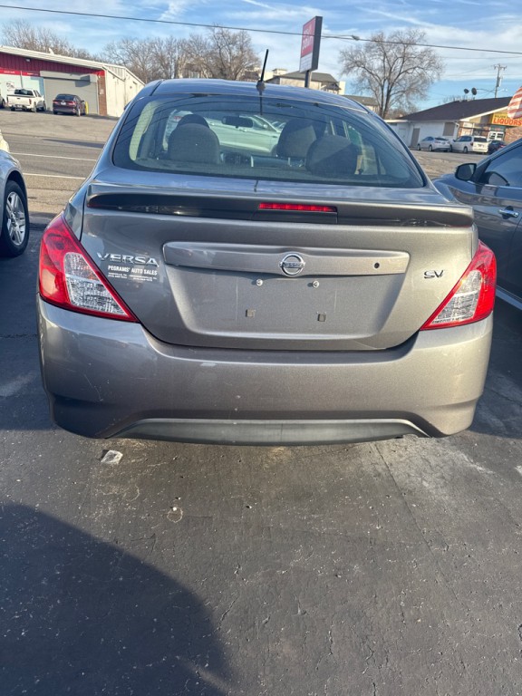 2017 Nissan Versa Image 4