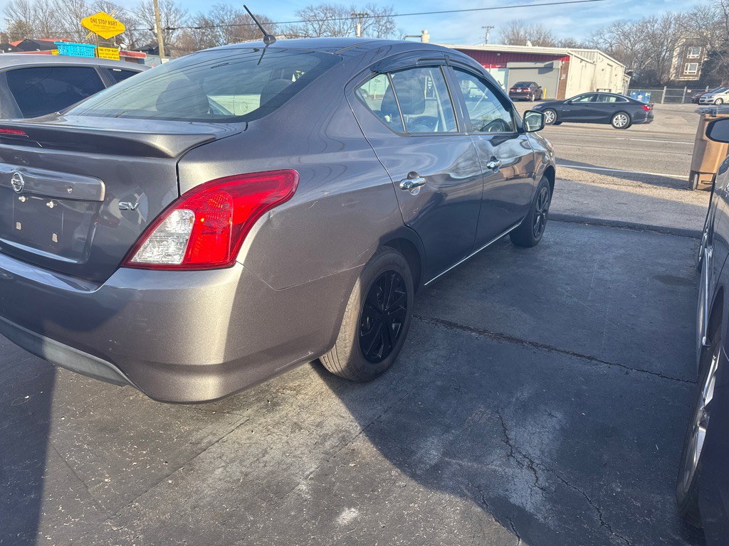 2017 Nissan Versa Image 5