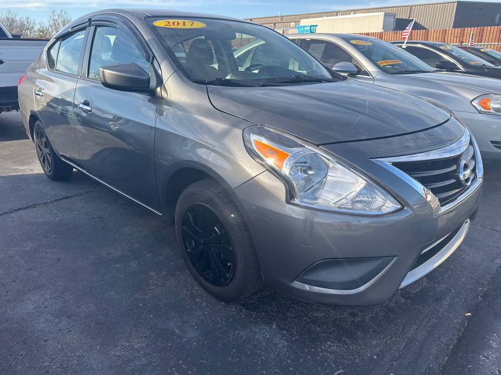 2017 Nissan Versa Image 6