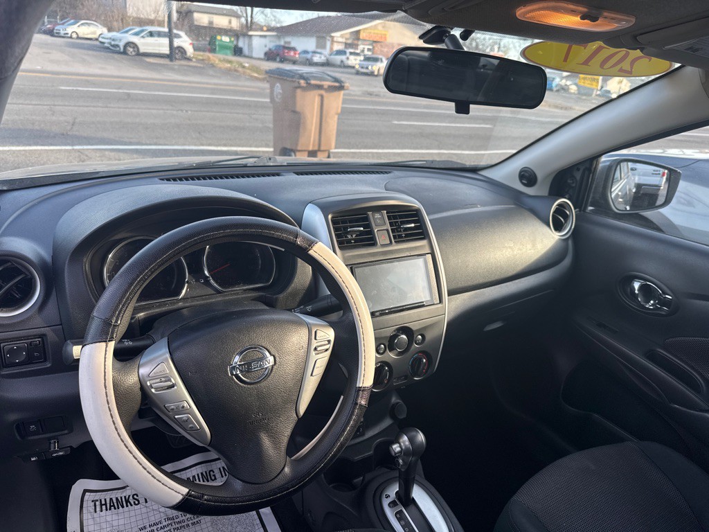 2017 Nissan Versa Image 9