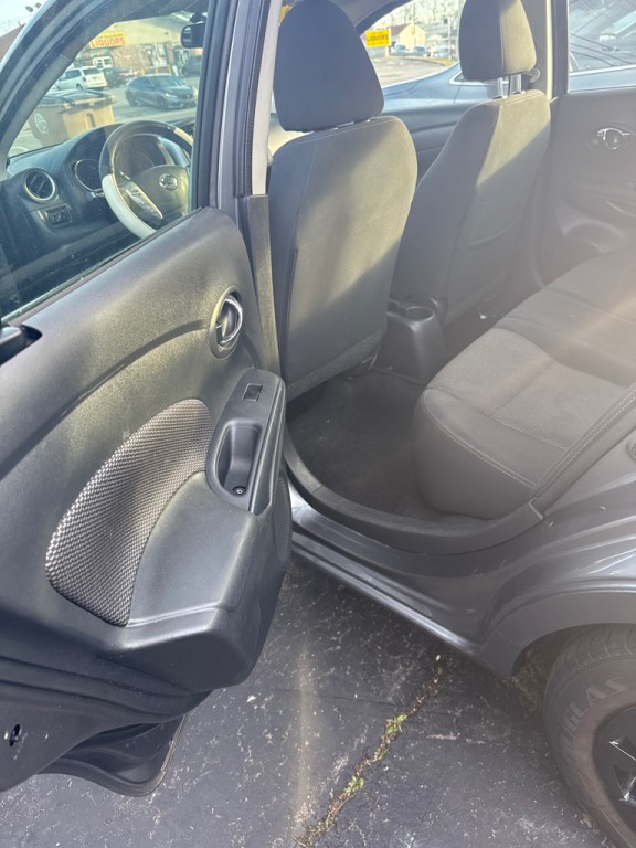 2017 Nissan Versa Image 10