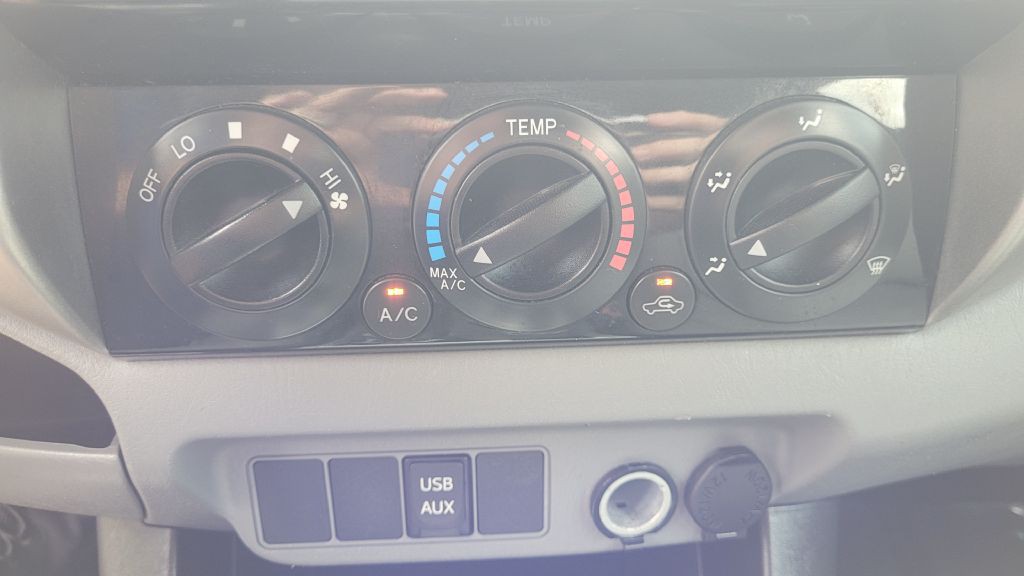 2014 Toyota Tacoma Image 30