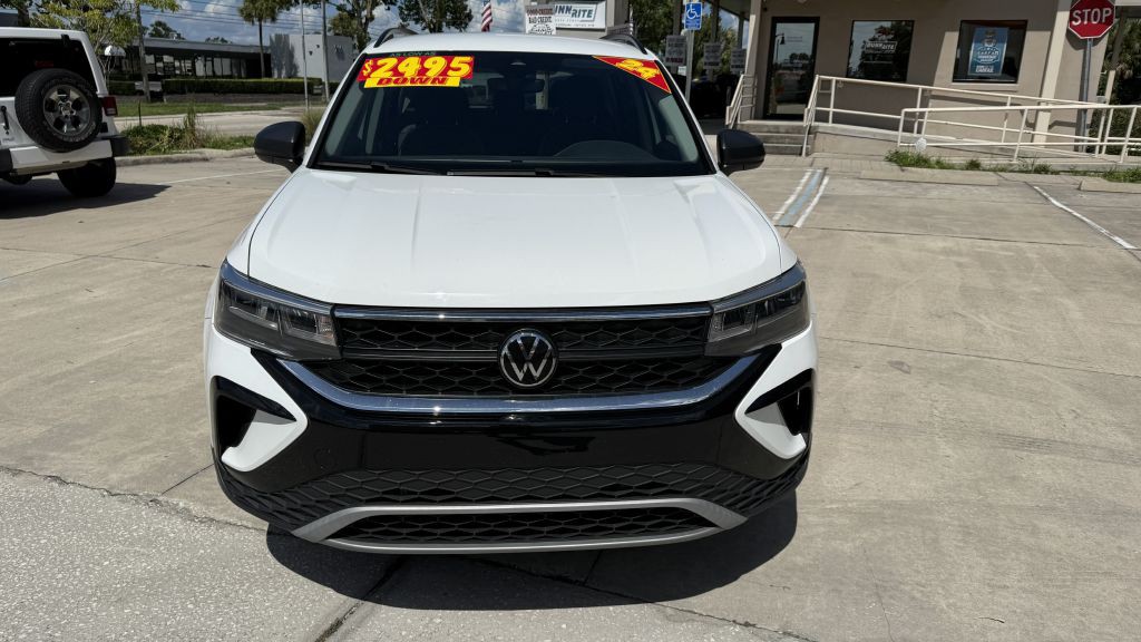 2024 Volkswagen Taos Image 2