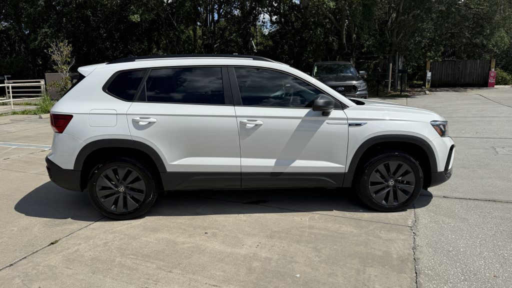 2024 Volkswagen Taos Image 8