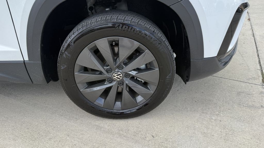 2024 Volkswagen Taos Image 9