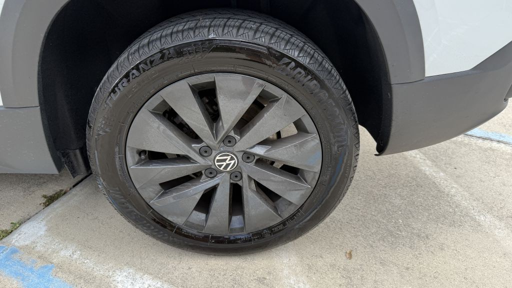 2024 Volkswagen Taos Image 11