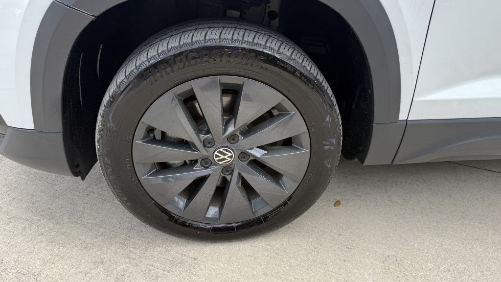 2024 Volkswagen Taos Image 12