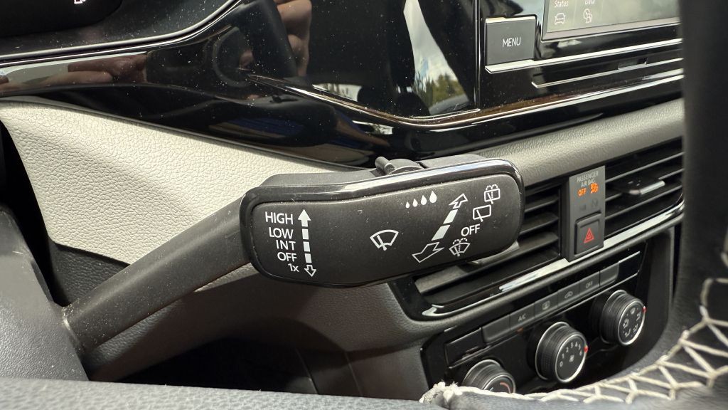 2024 Volkswagen Taos Image 32