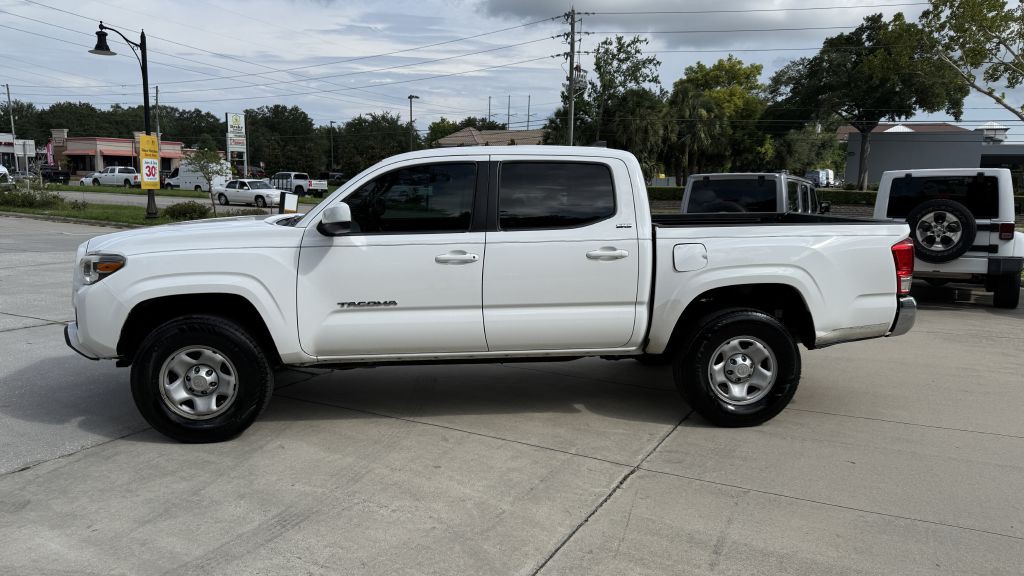 2017 Toyota Tacoma Image 4