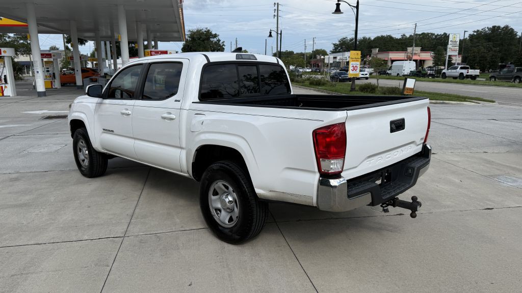 2017 Toyota Tacoma Image 5