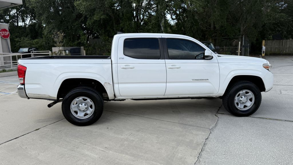 2017 Toyota Tacoma Image 8