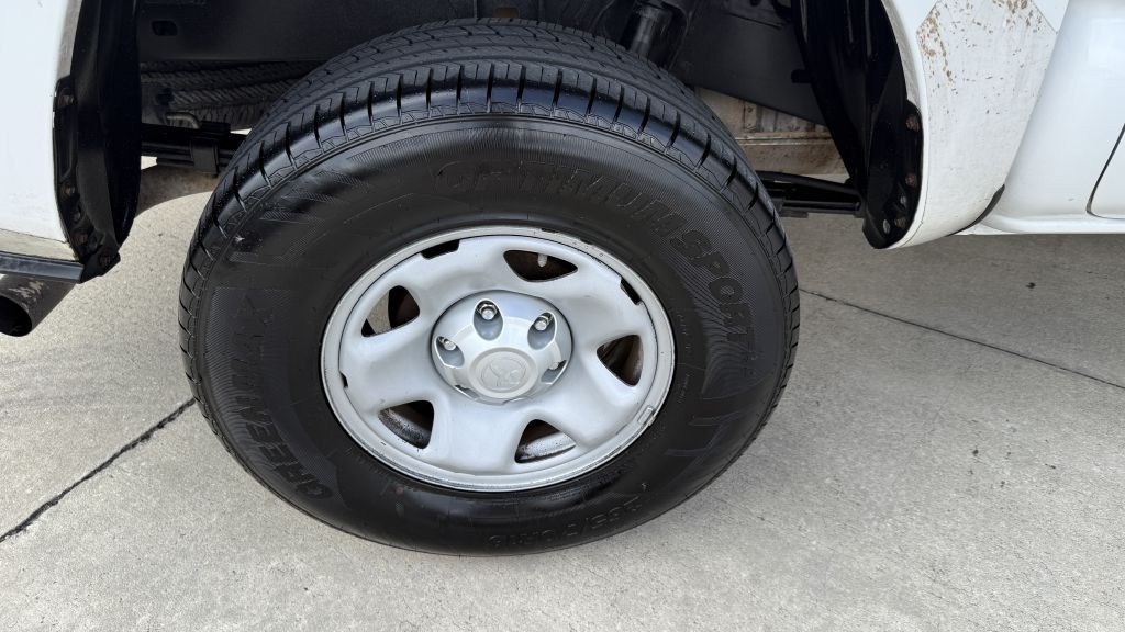 2017 Toyota Tacoma Image 10