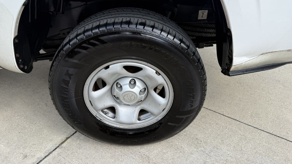 2017 Toyota Tacoma Image 11