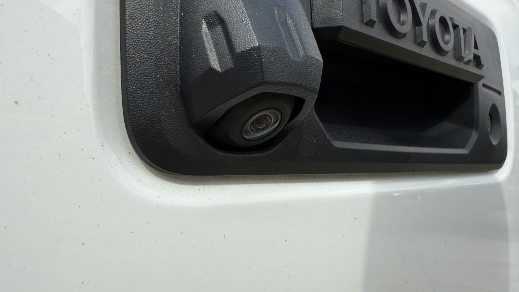 2017 Toyota Tacoma Image 15