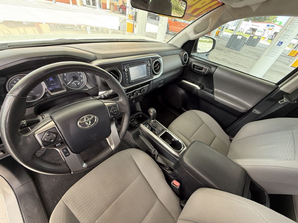 2017 Toyota Tacoma Image 20