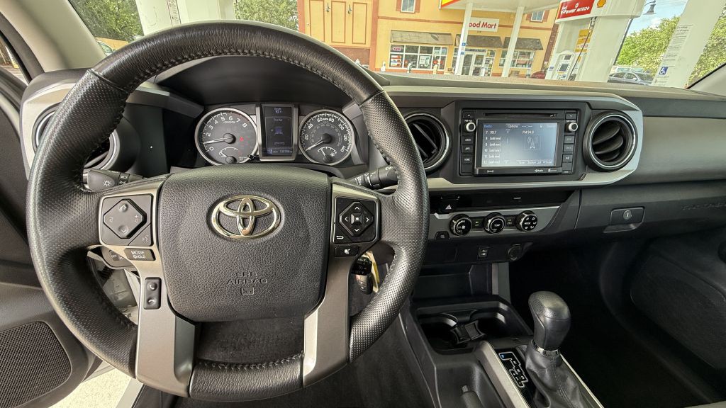 2017 Toyota Tacoma Image 21
