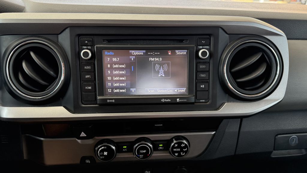 2017 Toyota Tacoma Image 22