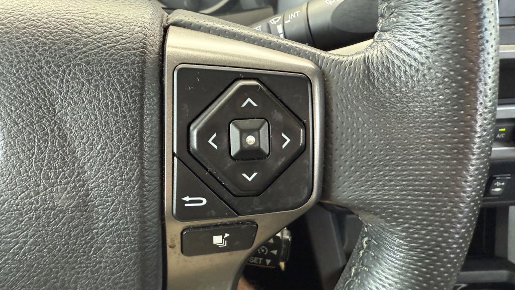 2017 Toyota Tacoma Image 27