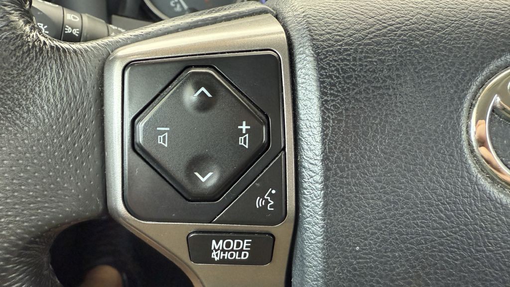 2017 Toyota Tacoma Image 28