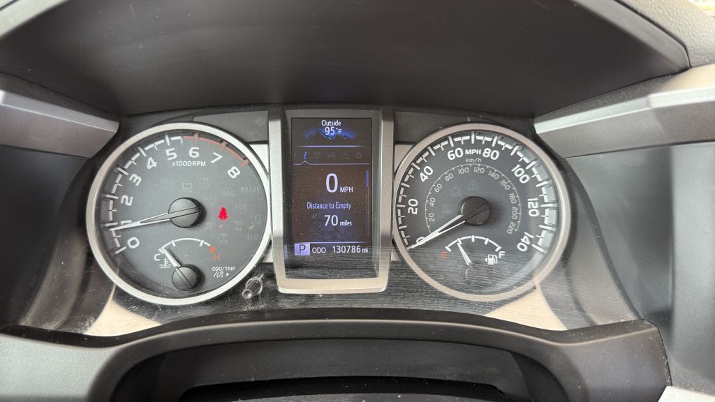 2017 Toyota Tacoma Image 30