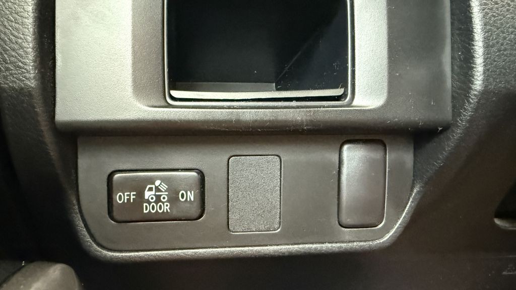 2017 Toyota Tacoma Image 31