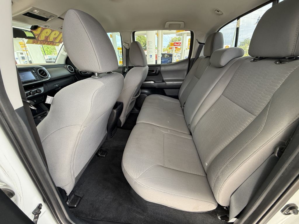 2017 Toyota Tacoma Image 34