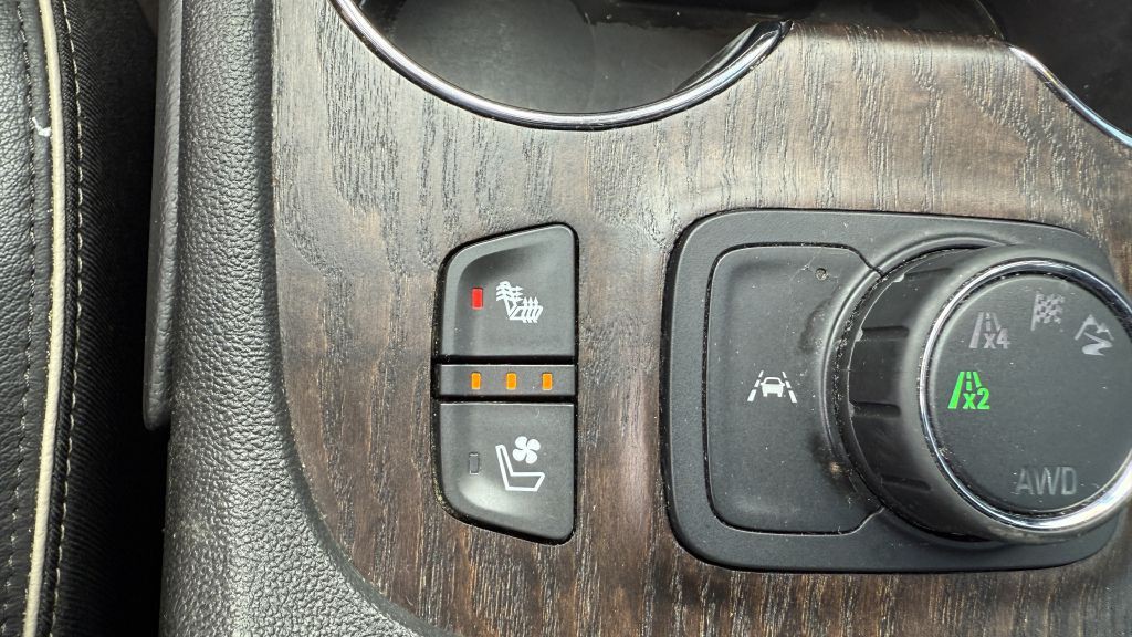 2020 GMC Acadia Image 36