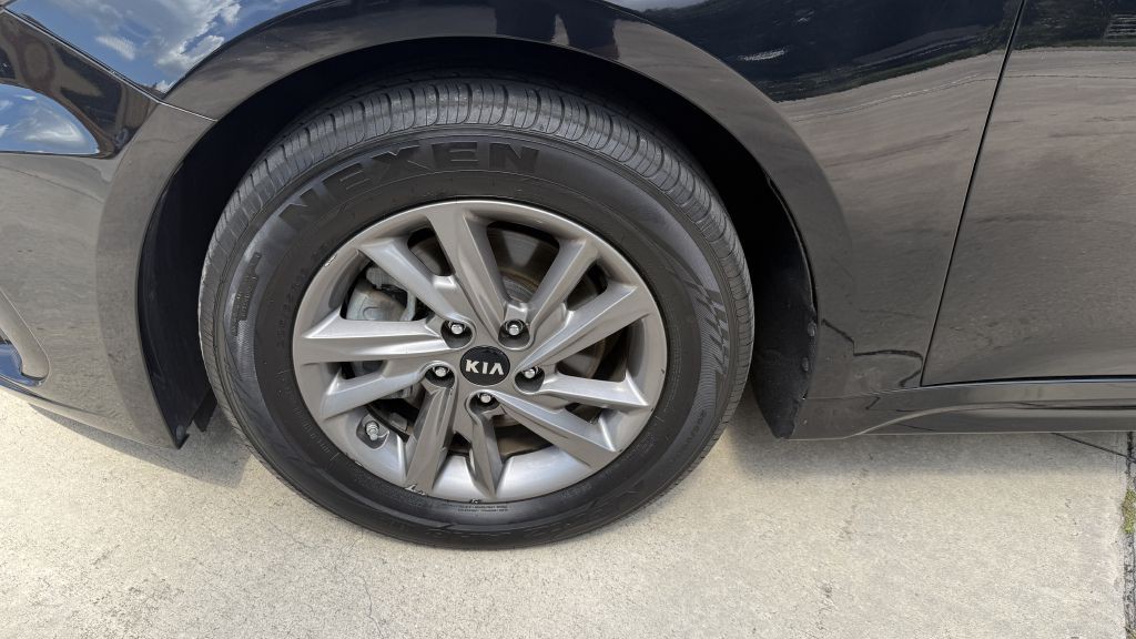 2020 Kia Optima Image 12