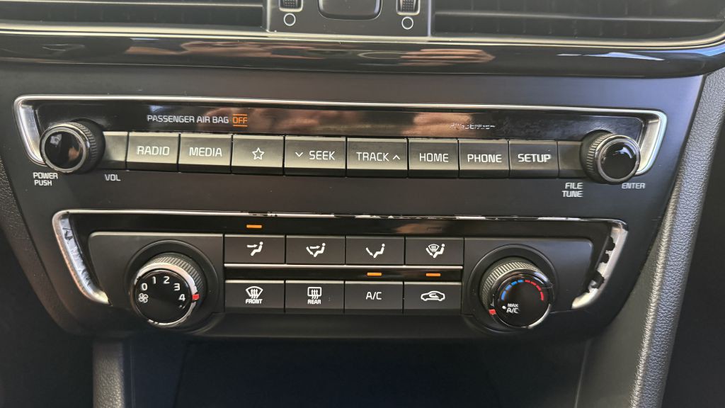 2020 Kia Optima Image 25