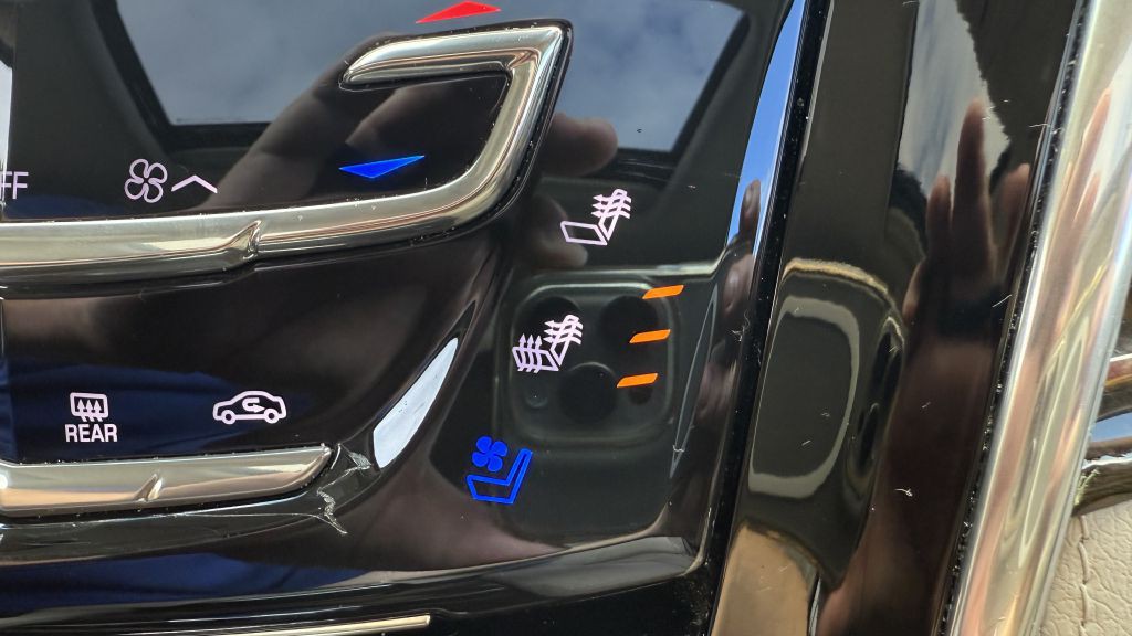 2018 Cadillac Escalade Image 32