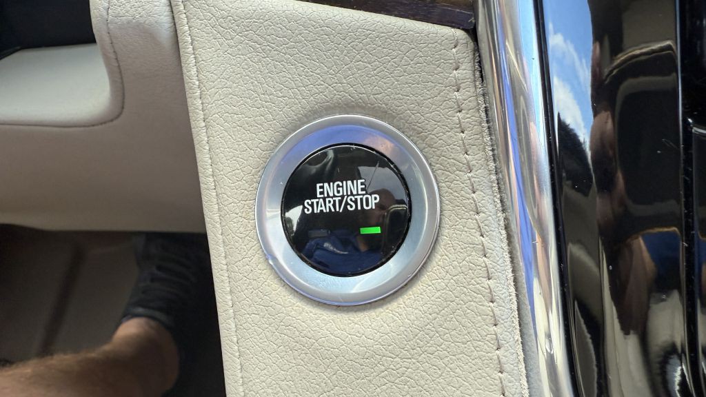 2018 Cadillac Escalade Image 36